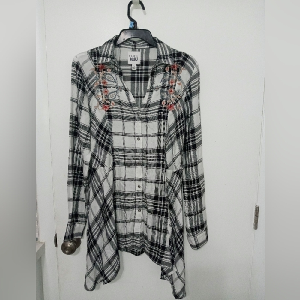 Code Bleu Long Sleeve Plaid Button Down Floral Emroider Tunic Blouse